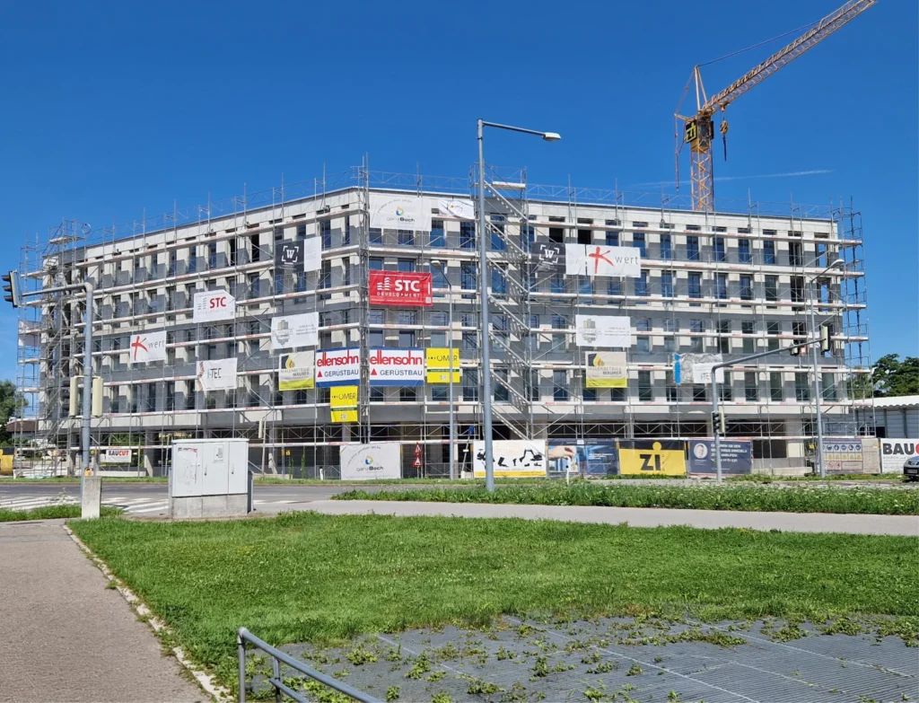 NEU Geschäfts Wohnhaus